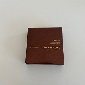 Hourglass Ambient Lighting Bronzer in radiant bronze light